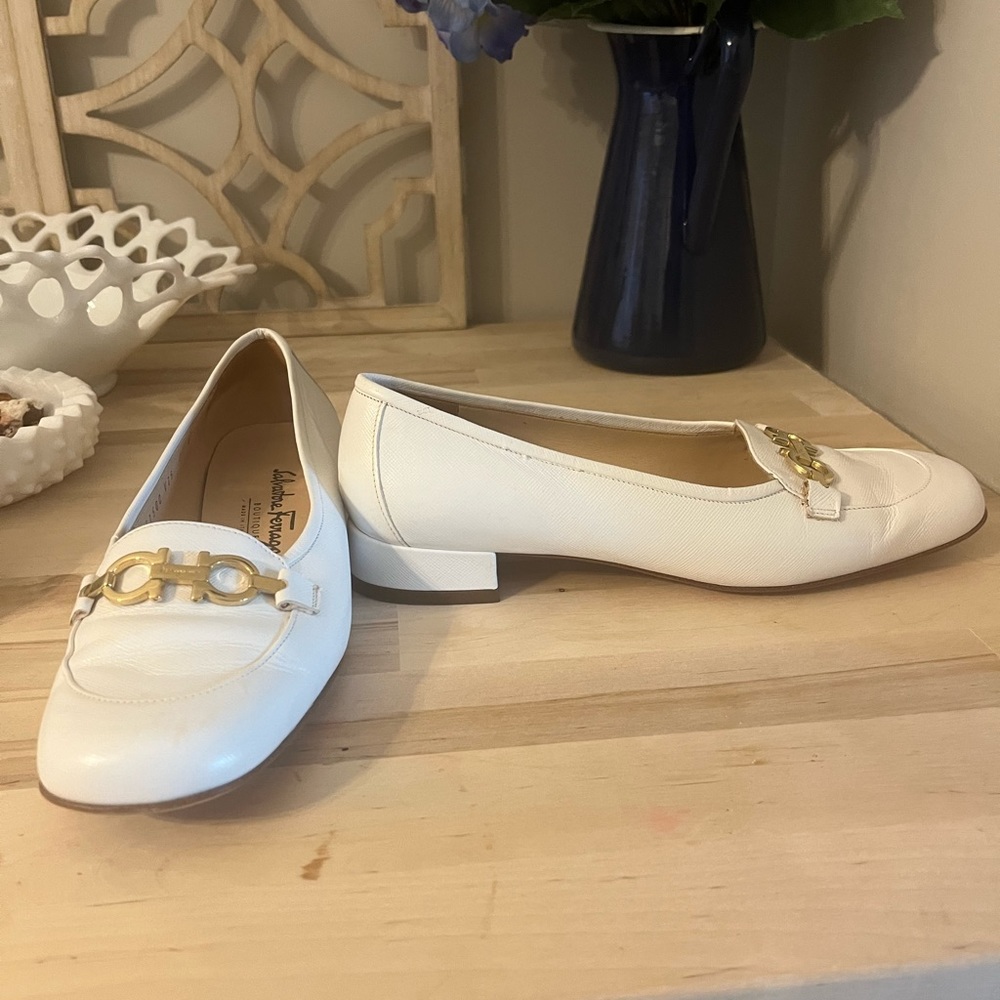 Salvatore Ferragamo Boutique Sz 7 White Heeled Loafers with Gold Detail